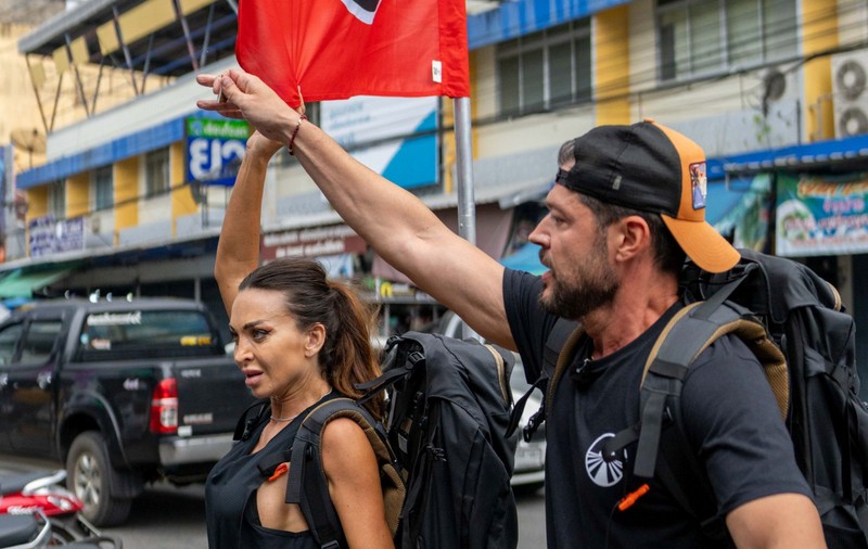 Asia Express 24 septembrie 2024. Victor și Selina, primii în cursa imunității în etapa a patra. Presiunea crește: „Ne simțim ca la un concurs de aruncat cuțite”
