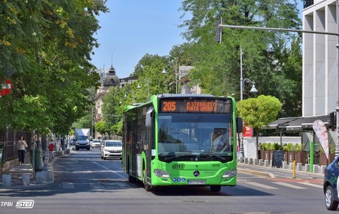 Un autobuz STB, în trafic