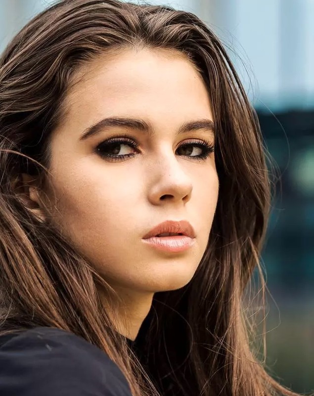 De ce Rebecca Dumitrescu a renunțat la modelling: „Am văzut câteva chestii cu care eu nu voiam să mă asociez”. Cu ce se ocupă acum fata Anamariei Prodan