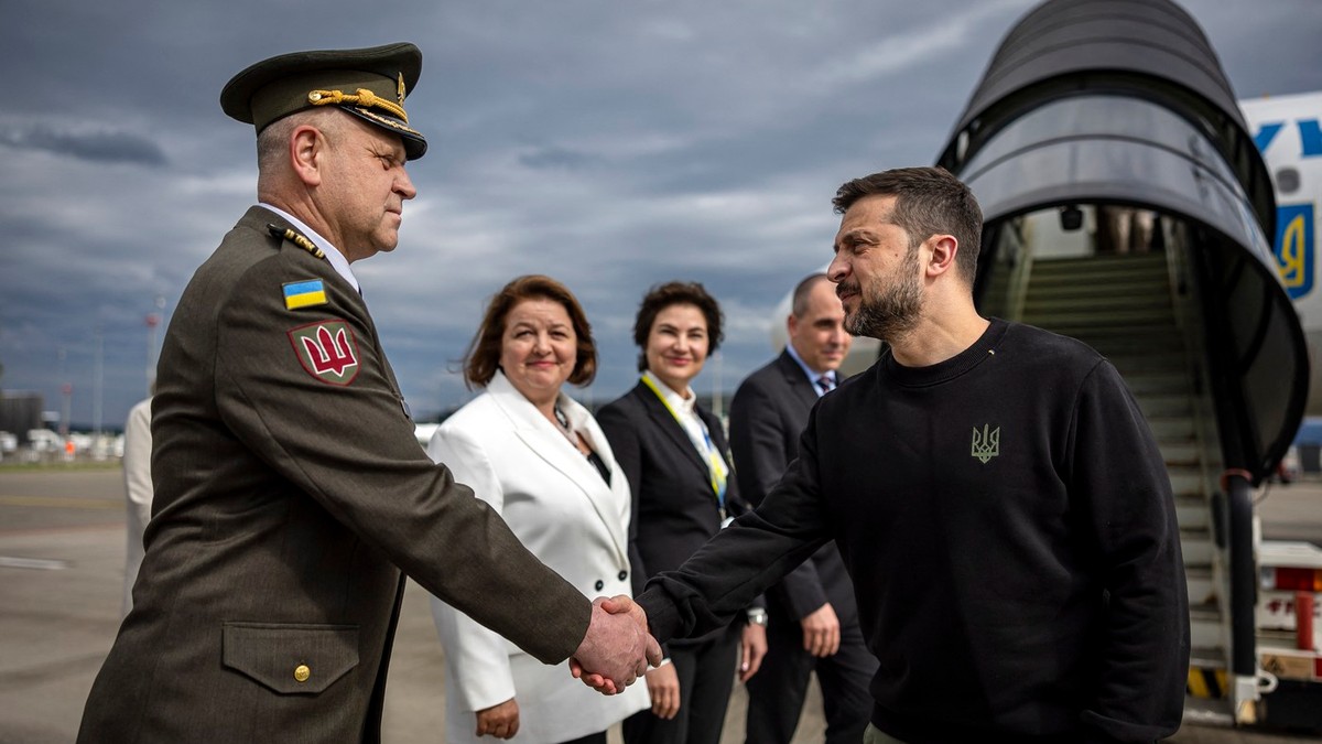 Volodimir Zelenski în momentul sosirii în Elveția pentru summitul de pace Foto: Profimedia