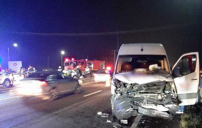 Accident pe DN1 în Florești. Cinci persoane rănite după ce un microbuz cu persoane s-a ciocnit cu o mașină