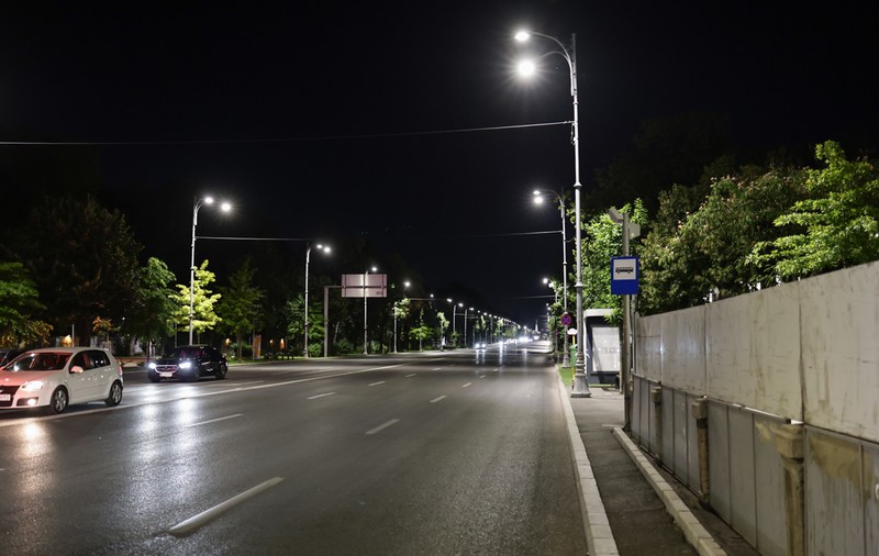 Am verificat cum economisesc energie instituțiile publice. Doar trei au stins luminile pe timpul nopții