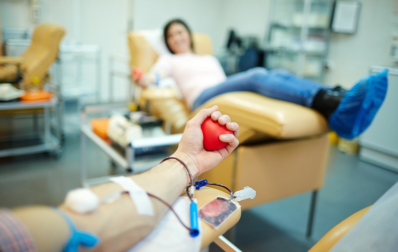 Bucureștenii care donează sânge în perioada 18-19 iunie vor primi bilete la Untold sau Neversea, anunță Nicușor Dan