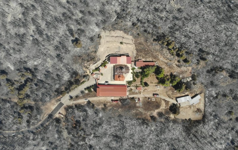 Intervenția pompierilor români în Grecia. Echipajele au asigurat protecția Mănăstirii Ekklisia Profitis Ilias