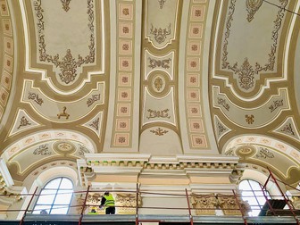 Lucrările includ și restaurarea elementelor sculpturale decorative