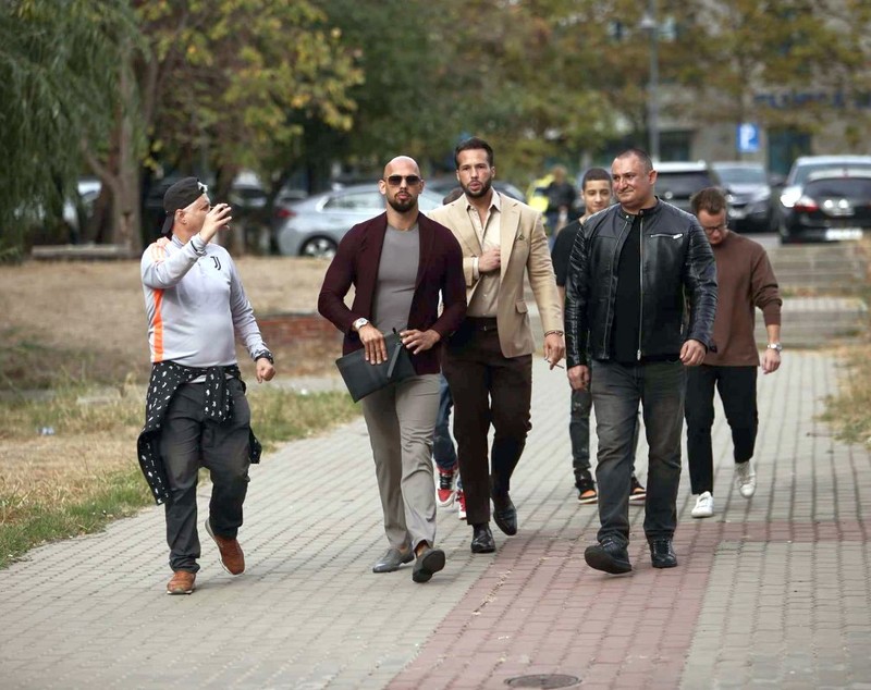 Frații Tate au cerut returnarea bunurilor sechestrate. Tribunalul București a rămas în pronunțare