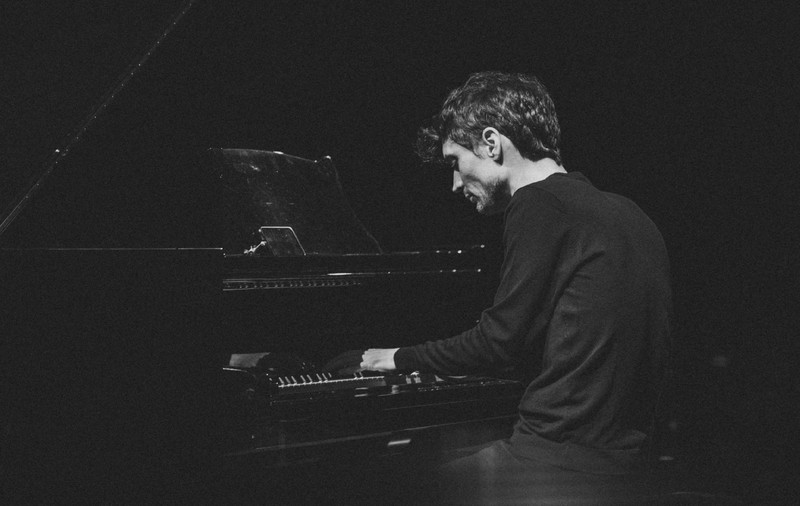 Pianistul Andrei Irimia continuă turneul "Lights &amp; Shadows" în 10 orașe