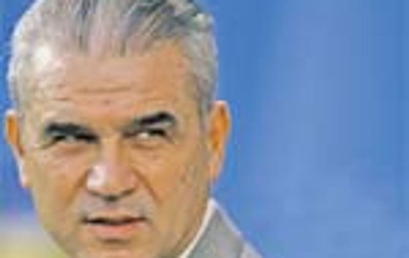 'Nu poate trai fara fotbal'