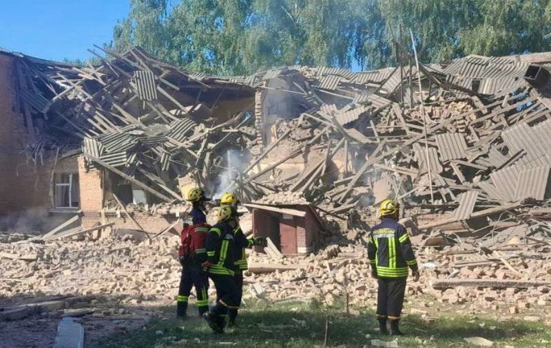 Război în Ucraina, ziua 546 | Școală din regiunea Sumî, distrusă de un bombardament rusesc. Cel puțin patru morți