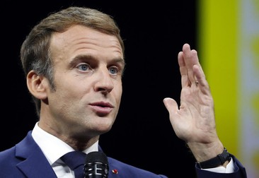 Președintele Emmanuel Macron face pași spre dreapta FOTO: EPA