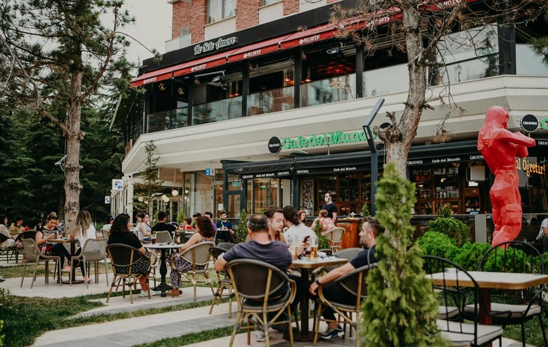 Detaliile care transformă o cafenea banală într-un loc instagramabil