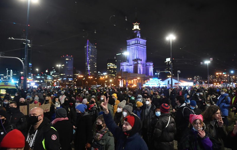 Proteste în Polonia, după anunțul privind intrarea în vigoare a interzicerii avorturilor