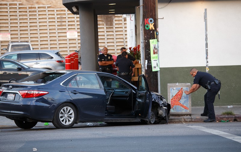Luare de ostatici într-un supermarket din Los Angeles. O femeie a fost ucisă și alte două rănite. Autorul a fost reținut