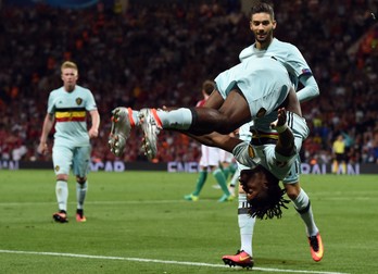 epa05393314 Michy Batshuayi of Belgium celebrates scoring the 2-0 during the UEFA EURO 2016 round of 16 match between Hungary and Belgium at Stade Municipal in Toulouse, France, 26 June 2016. (RESTRICTIONS APPLY: For editorial news reporting purposes only. Not used for commercial or marketing purposes without prior written approval of UEFA. Images must appear as still images and must not emulate match action video footage. Photographs published in online publications (whether via the Internet or otherwise) shall have an interval of at least 20 seconds between the posting.) EPA/VASSIL DONEV EDITORIAL USE ONLY