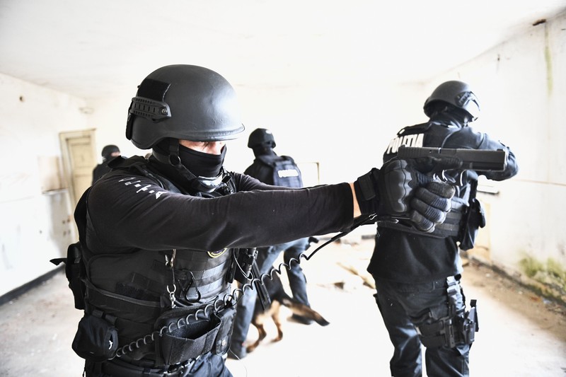 Exercițiu de pregătire tactică al Serviciului de Acțiuni Speciale din cadrul Inspectoratului de Poliție Județean Mehedinți. | Foto: MEDIAFAX