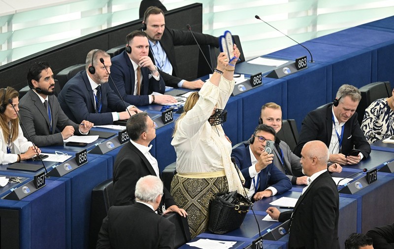 Diana Șoșoacă e criticată de o mănăstire din Neamț, după circul din Parlamentul European: „O femeie creștină nu ar dori să semene vreodată cu Ana Pauker”