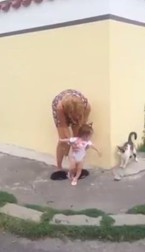 Sânziana Buruiană și fetița ei, Izabela