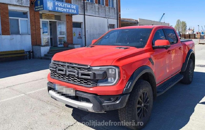 Un Ford Ranger roșu, de 45.000 de euro, a fost găsit în Constanța, chiar înainte să fie scos din țară