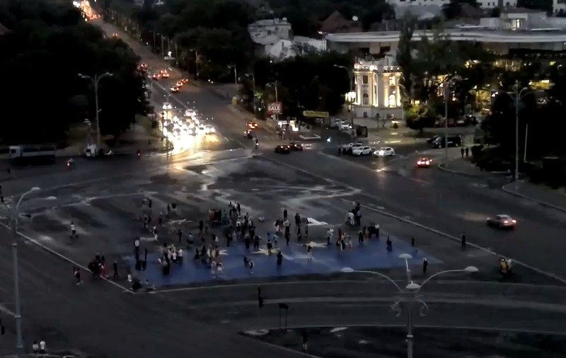 Protestatarii s-au strâns și sâmbătă seara în Piața Victoriei. Câți au ajuns pe platoul din fața Guvernului |LIVE