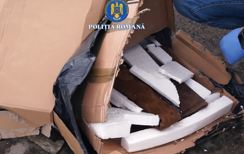 Un român a trimis în țară un pachet din Spania, dar polițiștii l-au arestat imediat când au descoperit ce se afla în colet