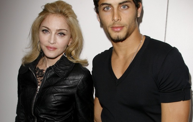 Madonna vrea un copil cu Jesus
