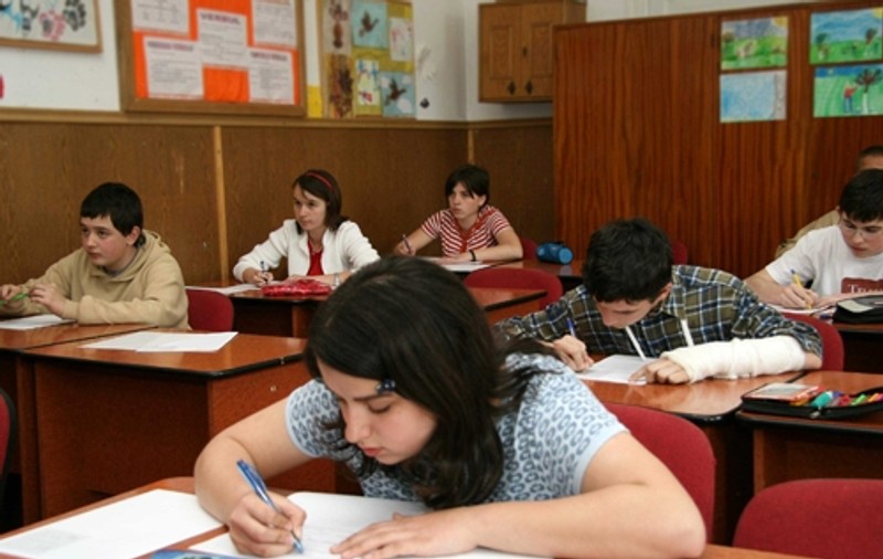 Elevii, folosiţi drept unealtă de şantaj