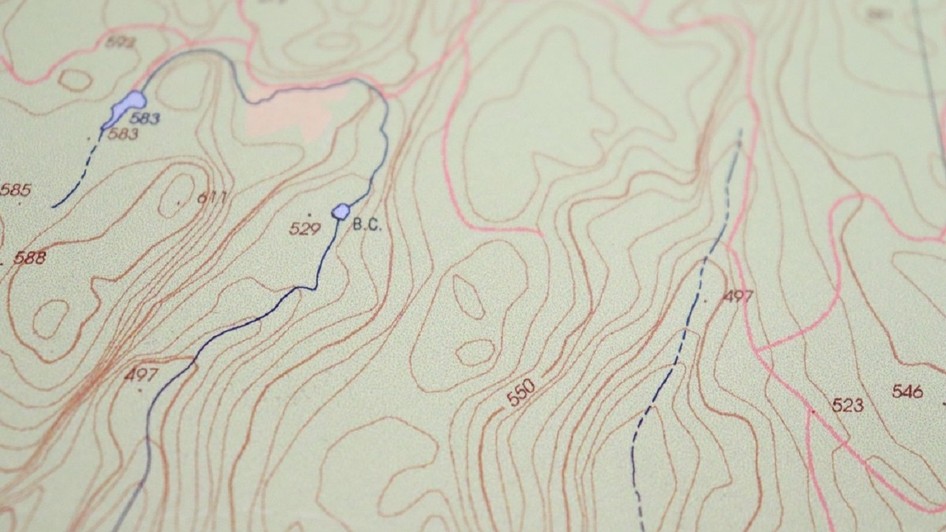 Imagine cu detaliile unei hărţi topografice