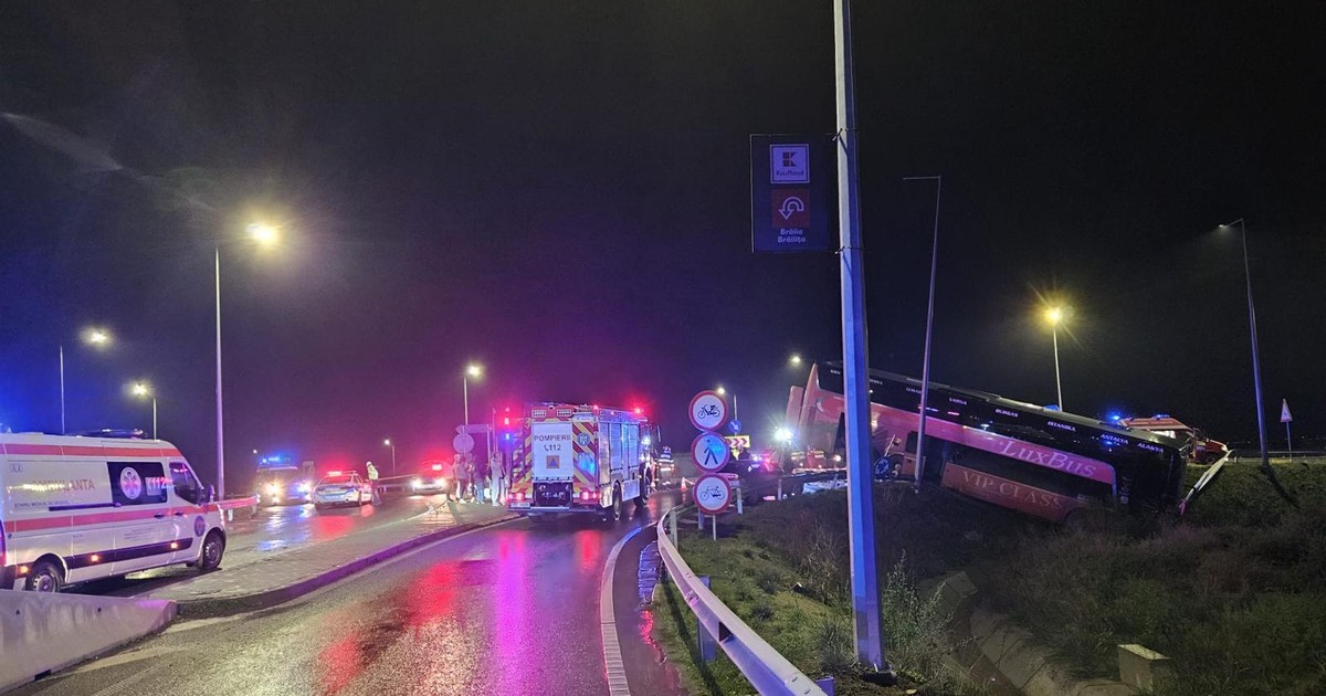 Accident la Brăila un autobuz cu 24 de ucraineni a intrat într-un șant