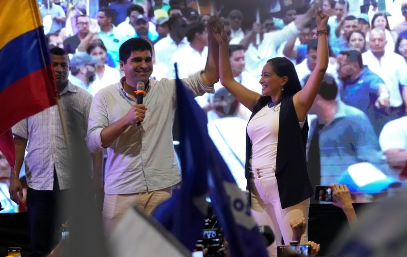Împuşcături în apropierea unui candidat la preşedinţia Ecuadorului, cu o zi înaintea votului. Un alt prezidențiabil, asasinat în campanie