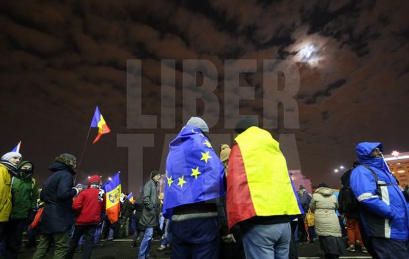 UPDATE A 11-a zi de proteste în Capitală. Mii de oameni au fost în Piața Victoriei, sute la Palatul Cotroceni | FOTO