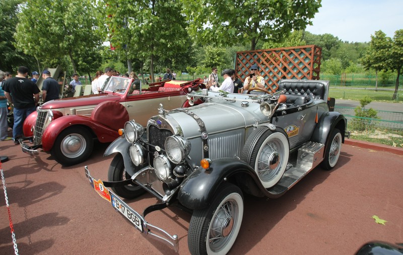 Retroparada Toamnei 2017. Expoziție uriașă de mașini istorice, în zeci de orașe din România