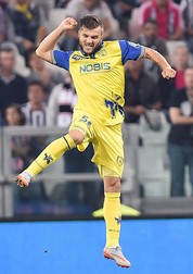 epa04927739 Chievos' miedfielder Perparim Hetemaj celebrates after scoring the first goal of the Italian Serie A soccer match between Juventus and Chievo Verona at Juventus Stadium in Turin, Italy, 12 September 2015. EPA/ALESSANDRO DI MARCO