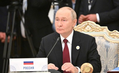 10 octombrie 2025, Tadjikistan, Dușanbe: Președintele rus Vladimir Putin participă la o reuniune a Consiliului șefilor de stat din CSI la Palatul Națiunii din Dușanbe. Foto: -/Kremlin/dpa