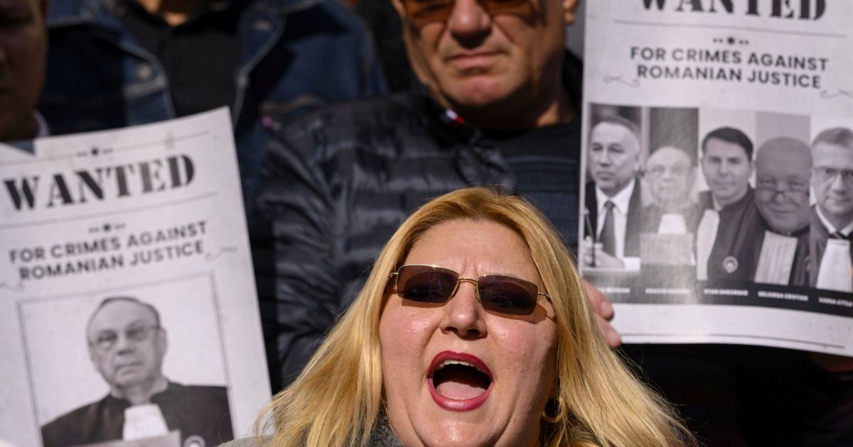 Diana Șoșoacă, nervoasă în cadrul unui protest