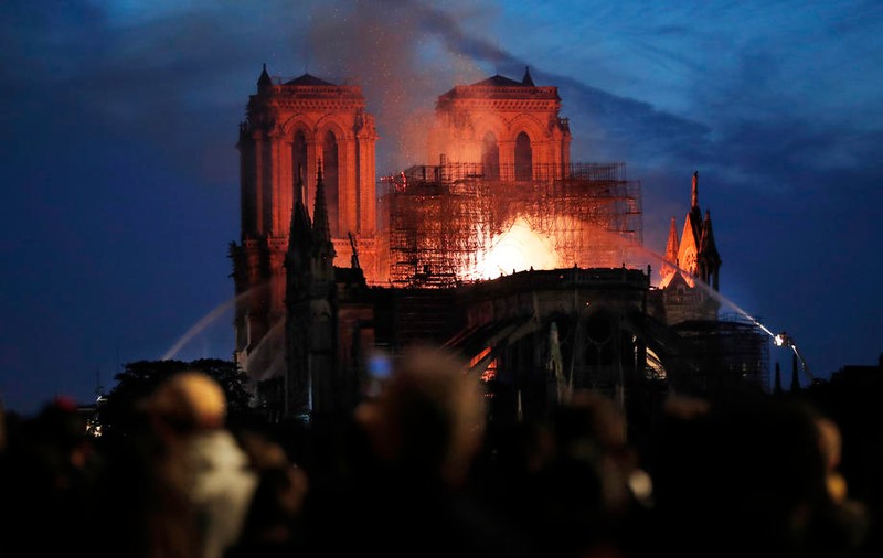 Pentru prima dată după 216 ani, în catedrala Notre Dame nu se va oficia slujba de Crăciun