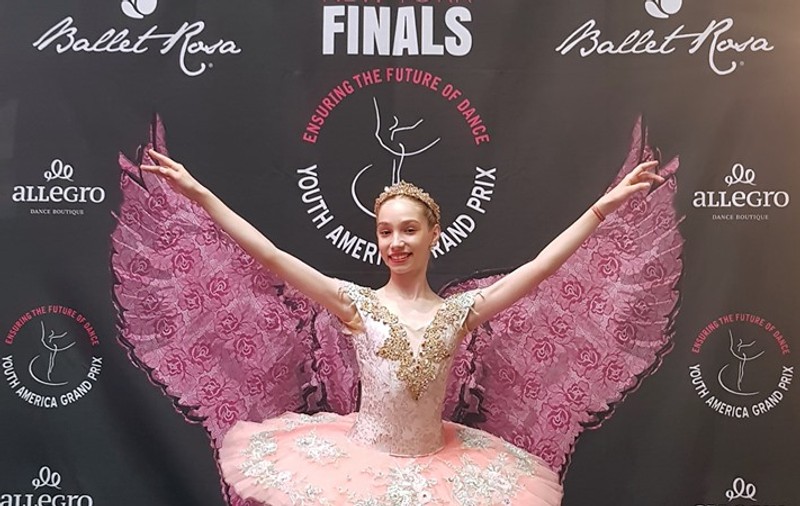 Balerina Bianca Badea, finalist de la „Românii au talent”, le-a purtat noroc micuțelor balerine antrenate de Ovidiu Danci. Au plecat acasă cu zeci de premii