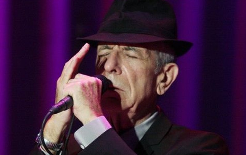 Leonard Cohen a leşinat pe scenă