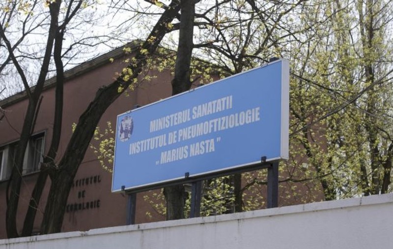 Spitalul Nasta îi cere ajutorul primarului Florea. “El s-a oferit”. Medicii spun că n-au combinezoane, managerul spune că există de toate, dar “face stocuri”