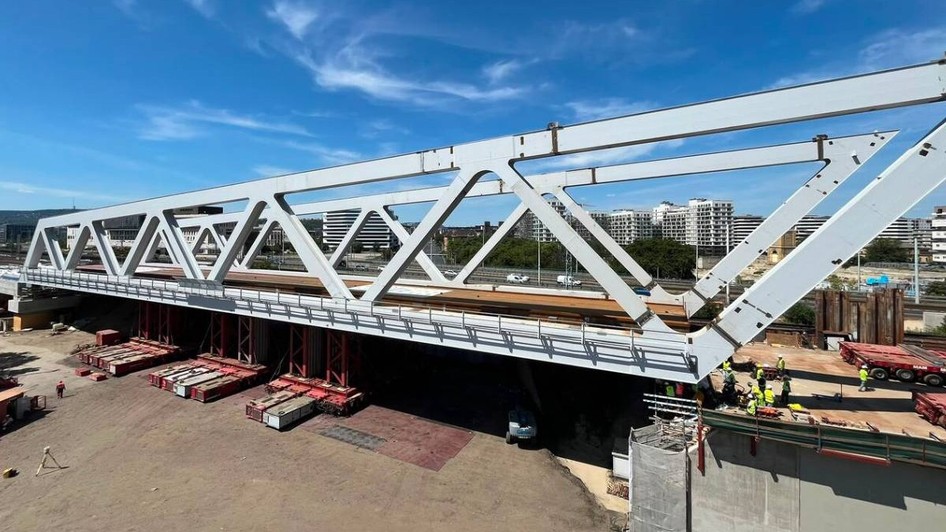 Primul pod feroviar Közvágóhíd instalat într-un weekend la Budapesta, Ungaria