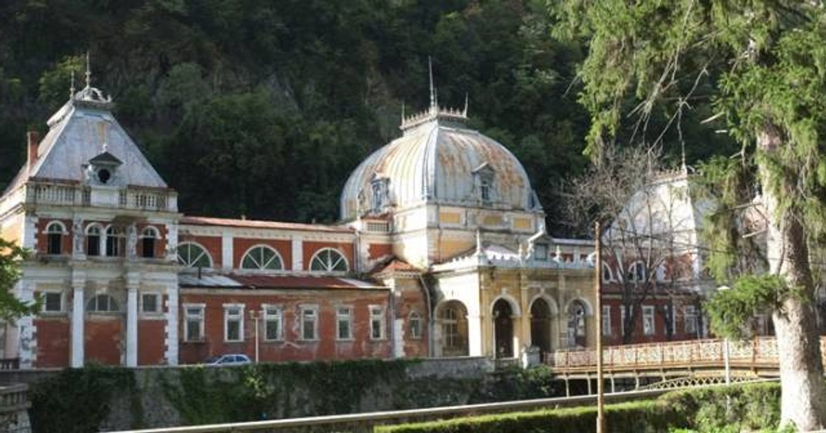 Băile Neptun din stațiunea Băile Herculane, aflate în paragină