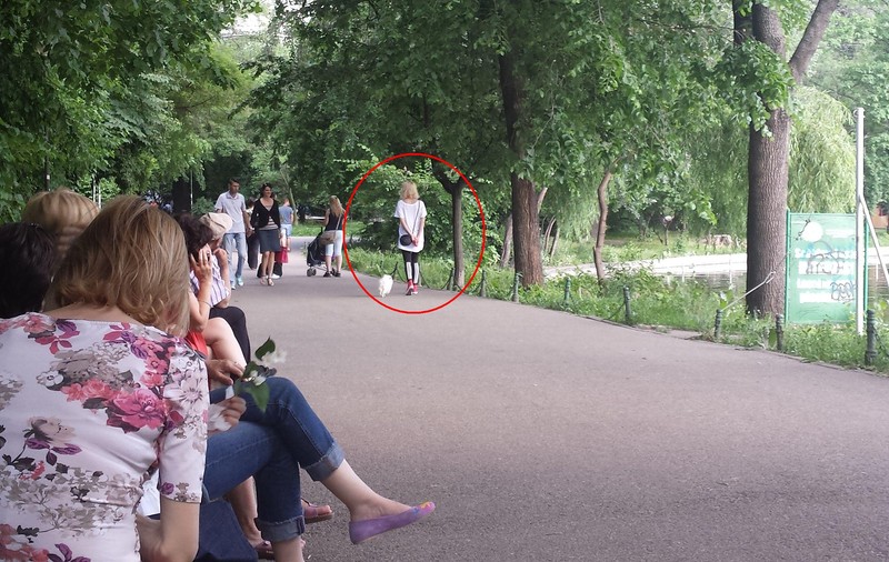 Diana Dumitrescu se plimbă singură şi TRISTĂ prin parc | FOTO