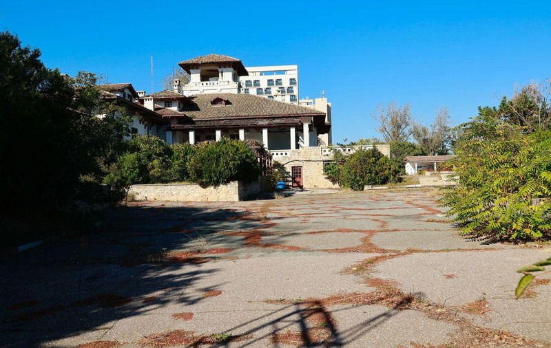 Primăria Constanța a cumpărat terenul de sub Palatul Reginei Maria din stațiunea Mamaia: „Prețul este identic cu cel din urmă cu două decenii”