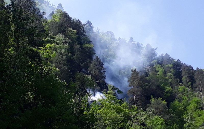 Transfăgărășanul a fost închis marți după amiază. În zona Cetății Poenari se vede iar fum