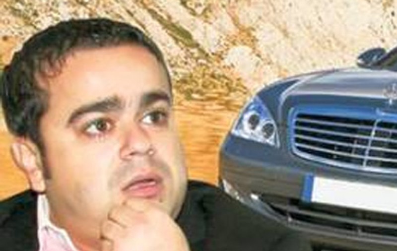 EXCLUSIV | PROBLEMELE SE ŢIN SCAI DE ADI MINUNE! Cântăreţul PRIMEŞTE O NOUĂ LOVITURĂ GREA