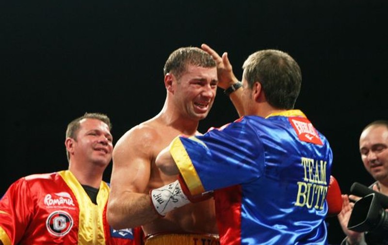 Foto | Lucian Bute l-a făcut KO pe francezul Mendy: BUTErminator!