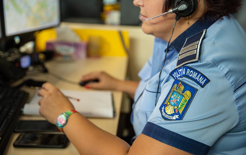 Un tânăr a fost amendat cu 4.000 de lei după ce a sunat repetat la 112 să reclame oameni care nu respectă ordonanțele