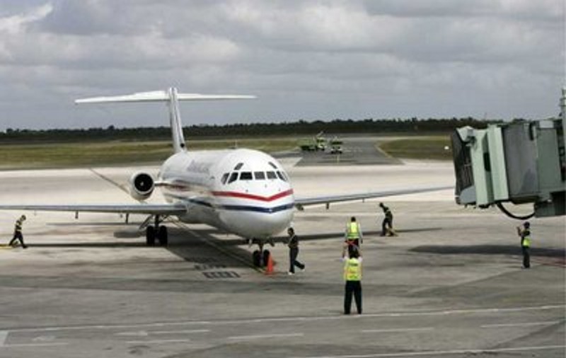 Beat criţă, a făcut circ pe aeroport 
