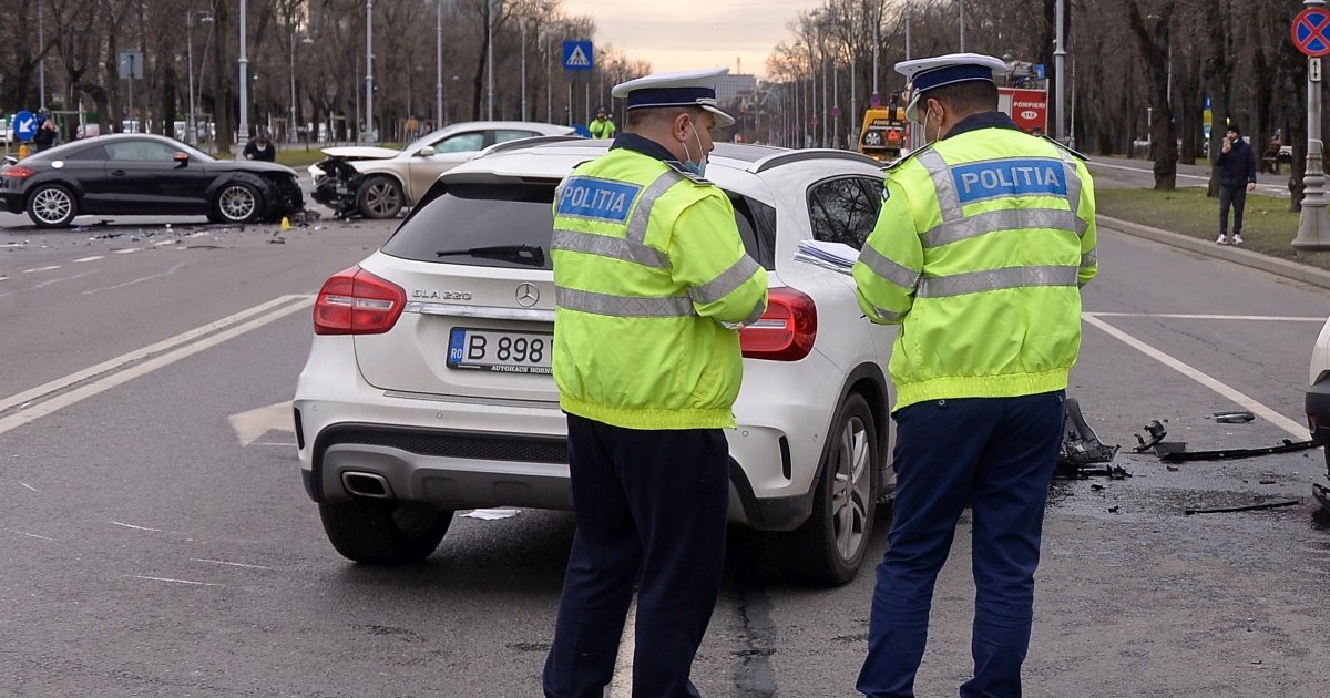 Fotografie ilustrativă cu polițiști din Brigada Rutieră: Hepta