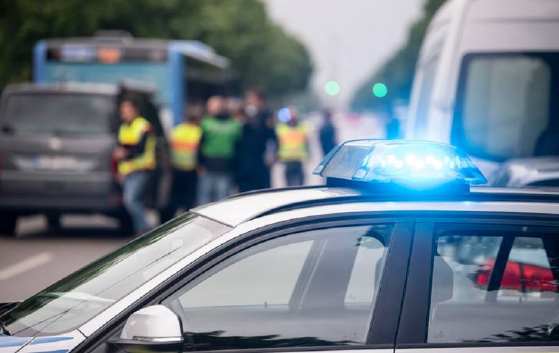 Reglare de conturi în Germania. Mai multe persoane au fost rănite grav, după ce au fost lovite intenționat de un vehicul