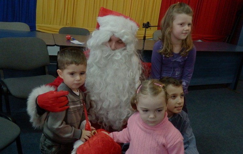 Moş Crăciun,  a ”aterizat” la  micuţii jandarmilor clujeni